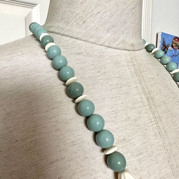 Avon vintage burst of spring green chunky beaded necklace - Picture 5 of 10